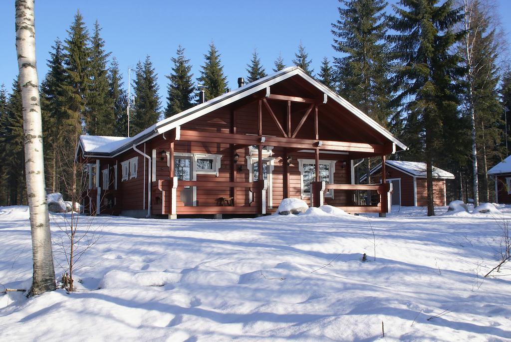 Kartanohotelli Satulinna Huvilat Hirvensalmi Exterior foto